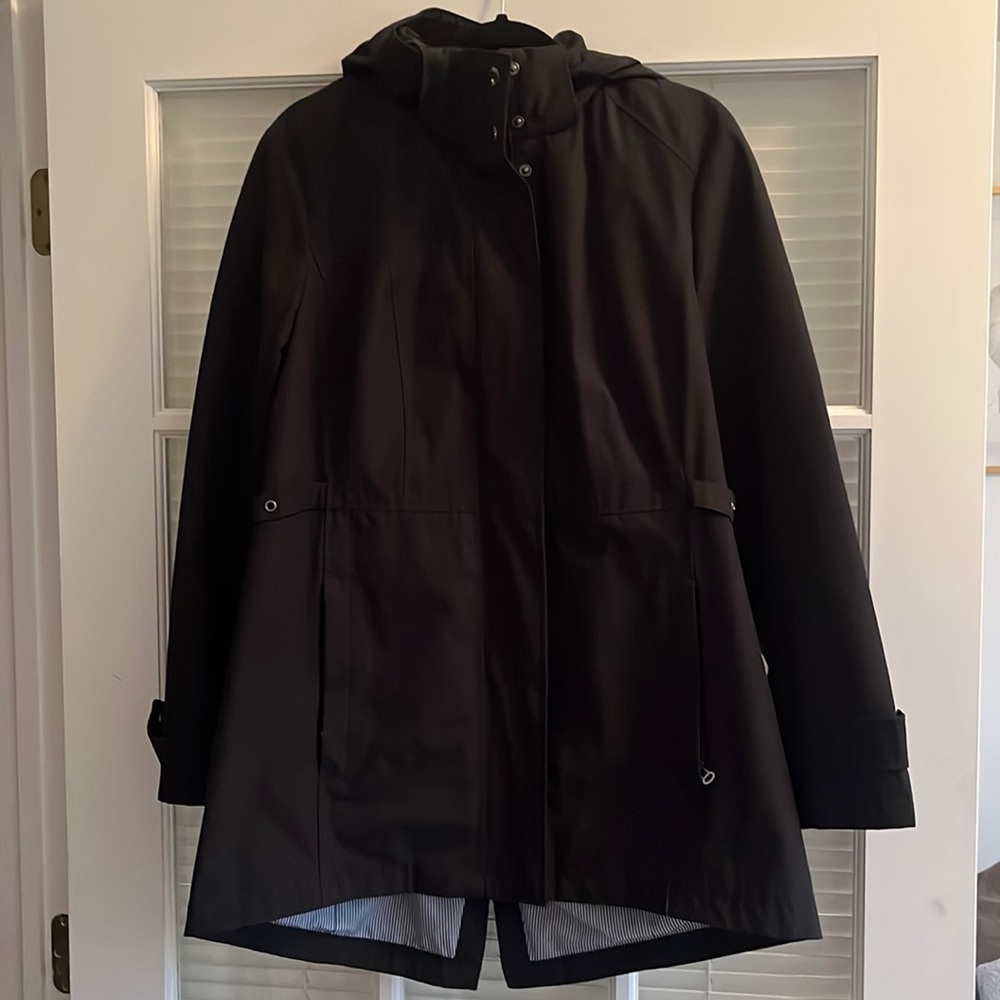 Tommy Hilfiger rain coat with removable hood
